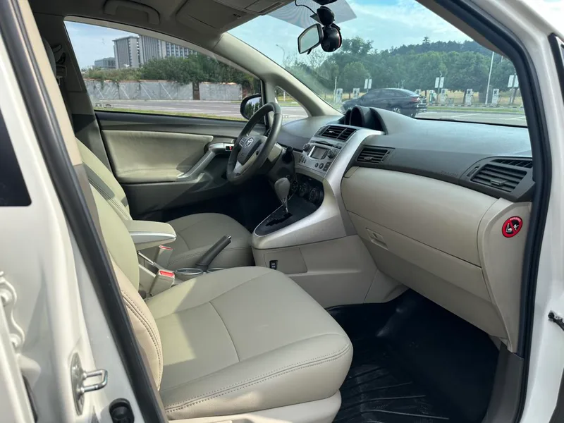 Toyota Verso 2014 Star Brilliance 180E CVT Elite Edition interior photo 11 Toyota Verso 2014 Star Brilliance 180E CVT Elite Edition interior photo 11