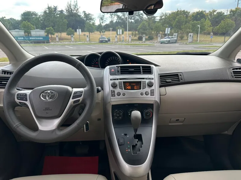 Toyota Verso 2014 Star Brilliance 180E CVT Elite Edition interior photo 13 Toyota Verso 2014 Star Brilliance 180E CVT Elite Edition interior photo 13