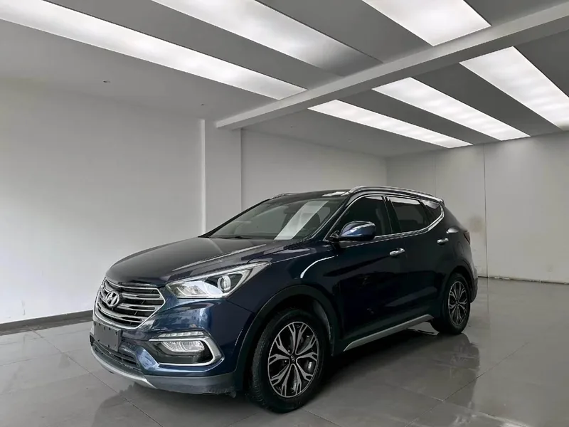 Hyundai Santa Fe 2017 2.0T Автоматический двухприводный интеллектуальный тип 7 Кресло экстерьер фото 1 Hyundai Santa Fe 2017 2.0T Автоматический двухприводный интеллектуальный тип 7 Кресло экстерьер фото 1
