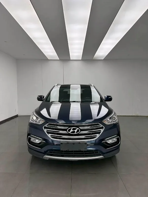 Hyundai Santa Fe 2017 2.0T Автоматический двухприводный интеллектуальный тип 7 Кресло экстерьер фото 2 Hyundai Santa Fe 2017 2.0T Автоматический двухприводный интеллектуальный тип 7 Кресло экстерьер фото 2