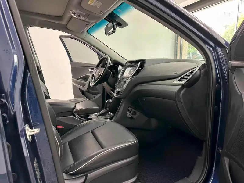 Hyundai Santa Fe 2017 2.0T Автоматический двухприводный интеллектуальный тип 7 Кресло экстерьер фото 4 Hyundai Santa Fe 2017 2.0T Автоматический двухприводный интеллектуальный тип 7 Кресло экстерьер фото 4