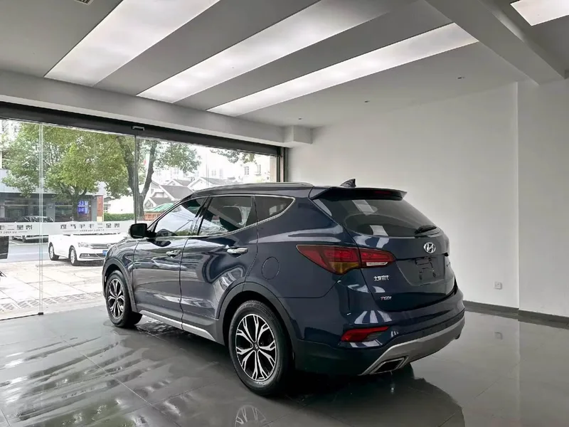 Hyundai Santa Fe 2017 2.0T Автоматический двухприводный интеллектуальный тип 7 Кресло интерьер фото 7 Hyundai Santa Fe 2017 2.0T Автоматический двухприводный интеллектуальный тип 7 Кресло интерьер фото 7