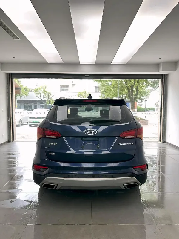 Hyundai Santa Fe 2017 2.0T Автоматический двухприводный интеллектуальный тип 7 Кресло интерьер фото 8 Hyundai Santa Fe 2017 2.0T Автоматический двухприводный интеллектуальный тип 7 Кресло интерьер фото 8