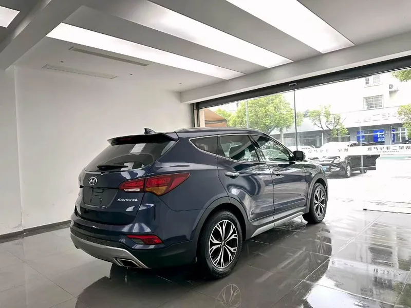 Hyundai Santa Fe 2017 2.0T Автоматический двухприводный интеллектуальный тип 7 Кресло интерьер фото 9 Hyundai Santa Fe 2017 2.0T Автоматический двухприводный интеллектуальный тип 7 Кресло интерьер фото 9