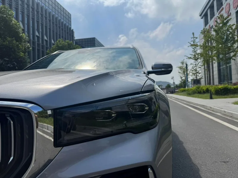 Geely Monjaro 2024 2.0TD High-power automatic two-wheel drive skyline version exterior photo 2 Geely Monjaro 2024 2.0TD High-power automatic two-wheel drive skyline version exterior photo 2