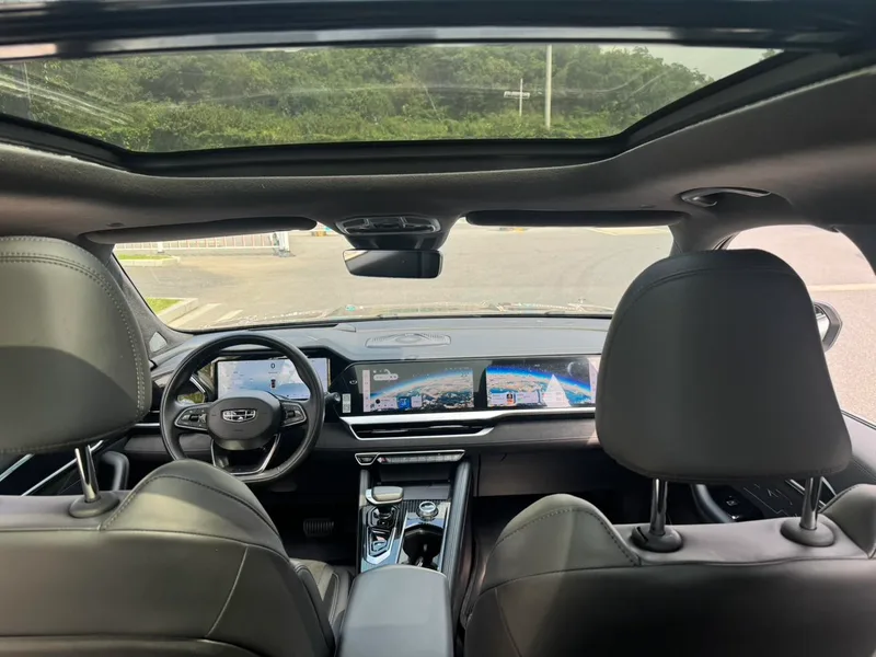 Geely Monjaro 2024 2.0TD High-power automatic two-wheel drive skyline version interior photo 17 Geely Monjaro 2024 2.0TD High-power automatic two-wheel drive skyline version interior photo 17