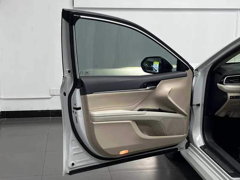 Toyota Camry 2019 2.5G Luxury Edition Country VI interior photo 17 Toyota Camry 2019 2.5G Luxury Edition Country VI interior photo 17