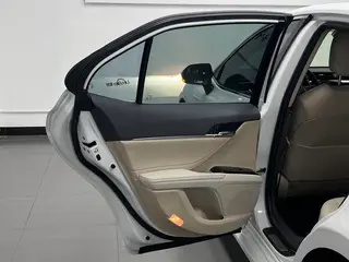 Toyota Camry 2019 2.5G Luxury Edition Country VI interior photo 18 Toyota Camry 2019 2.5G Luxury Edition Country VI interior photo 18