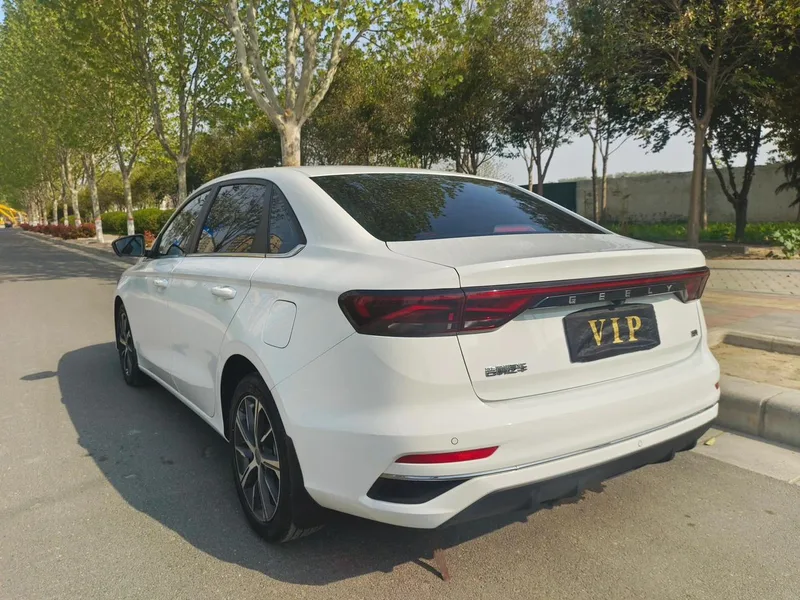 Geely Emgrand 2022 4.ª generación 1.5L CVT Acabado premium interior foto 8 Geely Emgrand 2022 4.ª generación 1.5L CVT Acabado premium interior foto 8