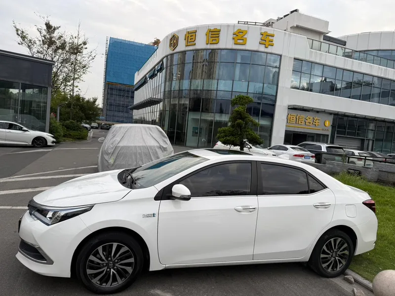 Toyota Corolla Plug-in Hybrid 2020 1.8L Versión cómoda exterior foto 3 Toyota Corolla Plug-in Hybrid 2020 1.8L Versión cómoda exterior foto 3