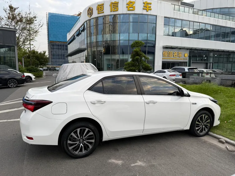 Toyota Corolla Plug-in Hybrid 2020 1.8L Versión cómoda interior foto 12 Toyota Corolla Plug-in Hybrid 2020 1.8L Versión cómoda interior foto 12