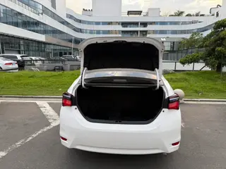 Toyota Corolla Plug-in Hybrid 2020 1.8L Versión cómoda interior foto 13 Toyota Corolla Plug-in Hybrid 2020 1.8L Versión cómoda interior foto 13