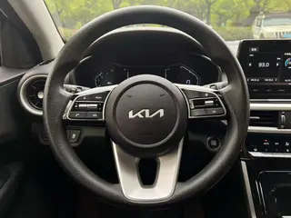 Kia K3 2021 1.5L IVT Youth Edition interior photo 14 Kia K3 2021 1.5L IVT Youth Edition interior photo 14