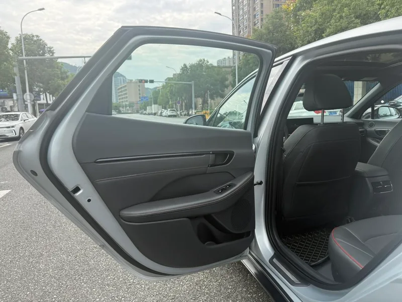 Hyundai Sonata 2024 2.0T N Line Pro interior photo 12 Hyundai Sonata 2024 2.0T N Line Pro interior photo 12