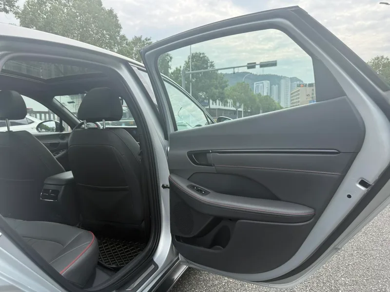 Hyundai Sonata 2024 2.0T N Line Pro interior photo 18 Hyundai Sonata 2024 2.0T N Line Pro interior photo 18