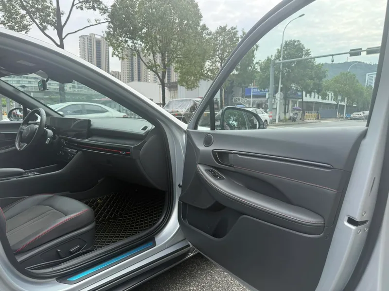 Hyundai Sonata 2024 2.0T N Line Pro interior photo 19 Hyundai Sonata 2024 2.0T N Line Pro interior photo 19