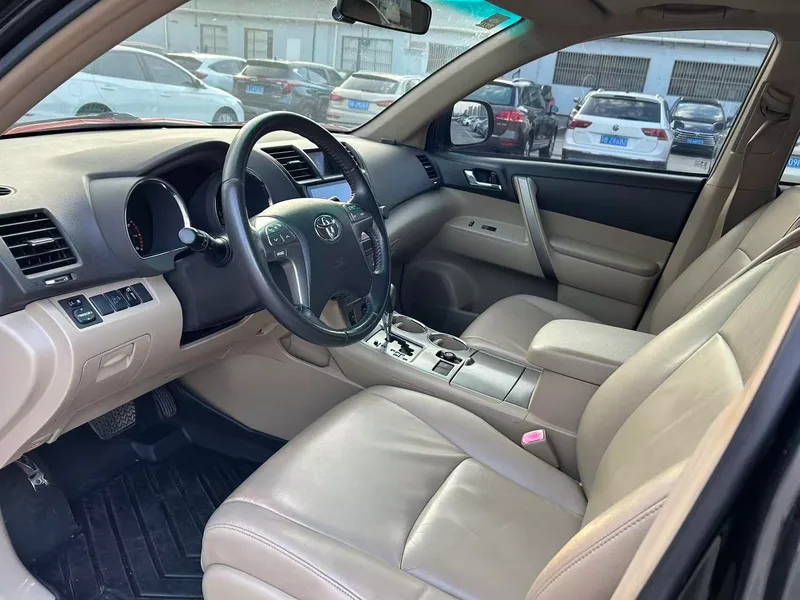 Toyota Highlander 2009 2.7L Two-wheel drive 7 Seat Deluxe Edition interior photo 12 Toyota Highlander 2009 2.7L Two-wheel drive 7 Seat Deluxe Edition interior photo 12