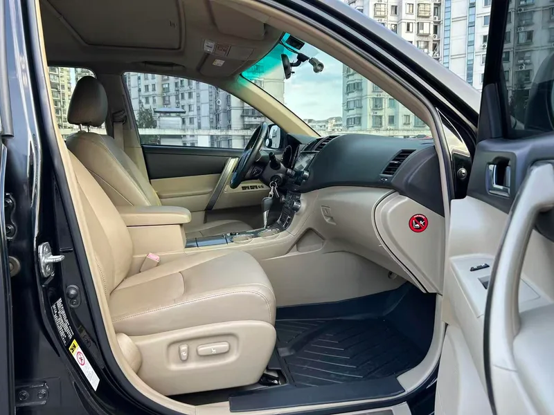 Toyota Highlander 2009 2.7L Two-wheel drive 7 Seat Deluxe Edition interior photo 13 Toyota Highlander 2009 2.7L Two-wheel drive 7 Seat Deluxe Edition interior photo 13