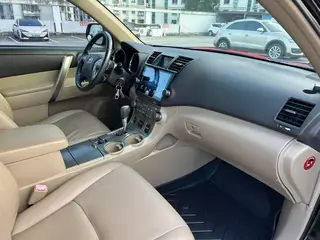 Toyota Highlander 2009 2.7L Two-wheel drive 7 Seat Deluxe Edition interior photo 14 Toyota Highlander 2009 2.7L Two-wheel drive 7 Seat Deluxe Edition interior photo 14