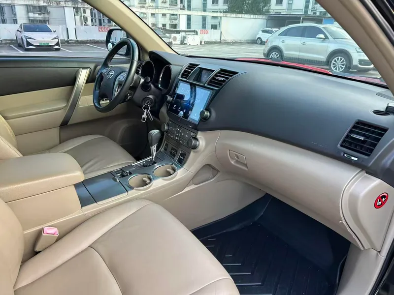 Toyota Highlander 2009 2.7L Two-wheel drive 7 Seat Deluxe Edition interior photo 14 Toyota Highlander 2009 2.7L Two-wheel drive 7 Seat Deluxe Edition interior photo 14