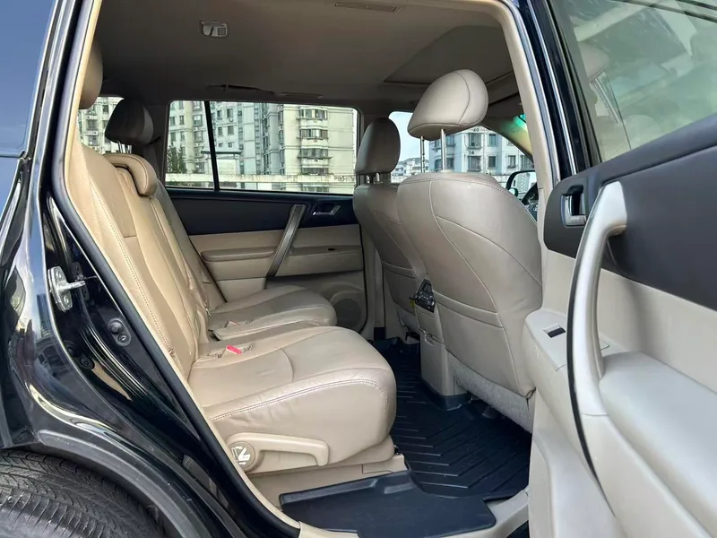 Toyota Highlander 2009 2.7L Two-wheel drive 7 Seat Deluxe Edition interior photo 15 Toyota Highlander 2009 2.7L Two-wheel drive 7 Seat Deluxe Edition interior photo 15