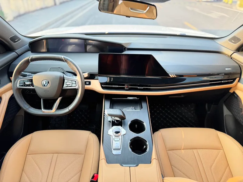 Changan UNI-K 2024 2.0T Tipo de placer interior foto 20 Changan UNI-K 2024 2.0T Tipo de placer interior foto 20