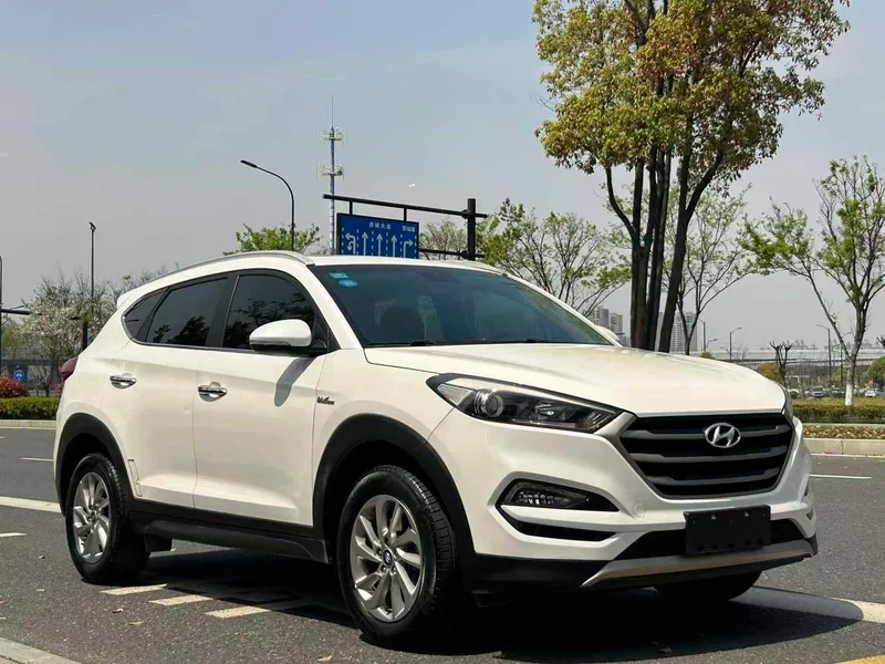 Hyundai Tucson 2015 1.6T Dual-clutch, two-wheel drive, intelligent model exterior photo 3 Hyundai Tucson 2015 1.6T Dual-clutch, two-wheel drive, intelligent model exterior photo 3