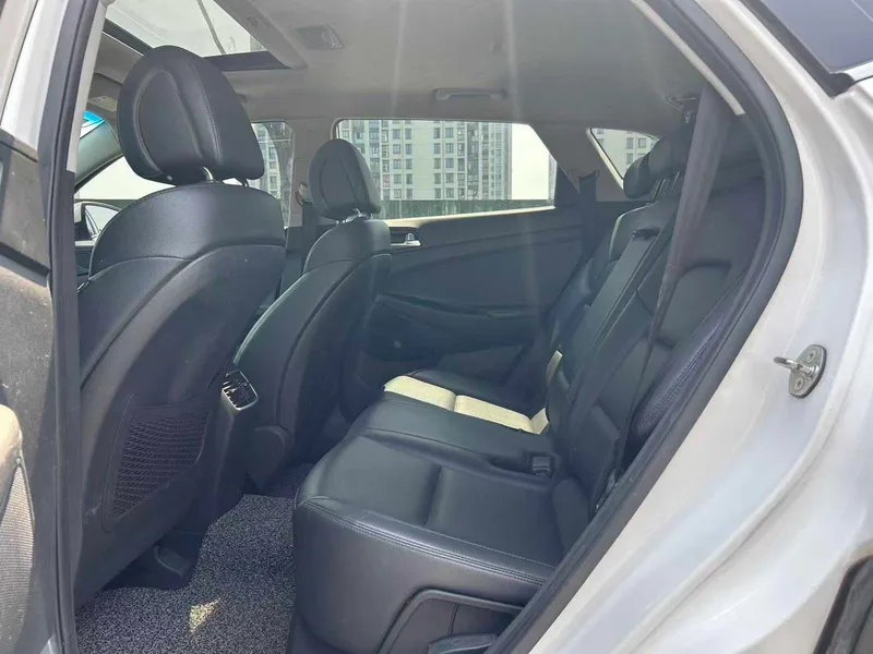 Hyundai Tucson 2015 1.6T Dual-clutch, two-wheel drive, intelligent model exterior photo 6 Hyundai Tucson 2015 1.6T Dual-clutch, two-wheel drive, intelligent model exterior photo 6