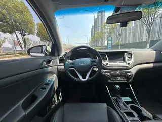 Hyundai Tucson 2015 1.6T Dual-clutch, two-wheel drive, intelligent model interior photo 8 Hyundai Tucson 2015 1.6T Dual-clutch, two-wheel drive, intelligent model interior photo 8