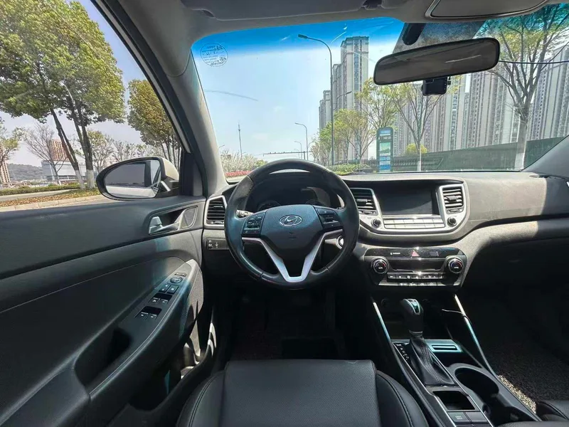 Hyundai Tucson 2015 1.6T Dual-clutch, two-wheel drive, intelligent model interior photo 8 Hyundai Tucson 2015 1.6T Dual-clutch, two-wheel drive, intelligent model interior photo 8