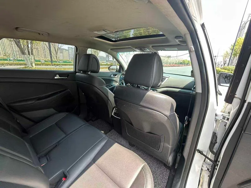 Hyundai Tucson 2015 1.6T Dual-clutch, two-wheel drive, intelligent model interior photo 10 Hyundai Tucson 2015 1.6T Dual-clutch, two-wheel drive, intelligent model interior photo 10