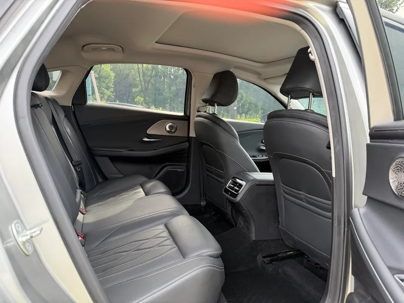 Chery Arrizo 8 2024 1.6TGDI DCT Sagace intérieur photo 11 Chery Arrizo 8 2024 1.6TGDI DCT Sagace intérieur photo 11