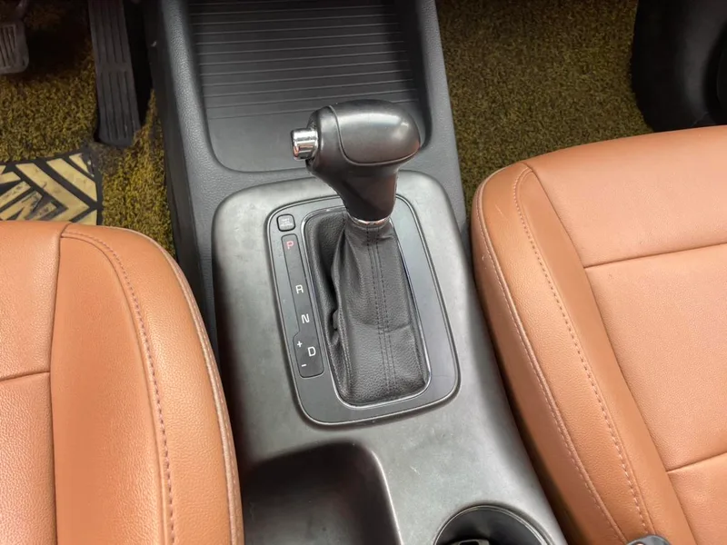 Kia K3S 2014 1.6L Automatic GLS interior photo 13 Kia K3S 2014 1.6L Automatic GLS interior photo 13