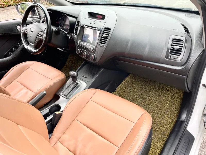 Kia K3S 2014 1.6L Automatic GLS interior photo 17 Kia K3S 2014 1.6L Automatic GLS interior photo 17