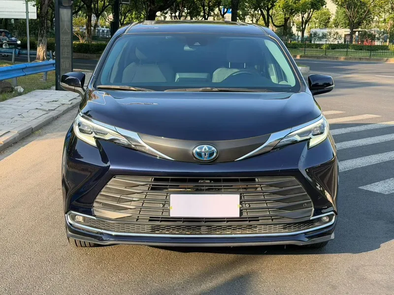 Toyota Sienna 2021 2.5L Hybrid Comfort Edition exterior photo 2 Toyota Sienna 2021 2.5L Hybrid Comfort Edition exterior photo 2