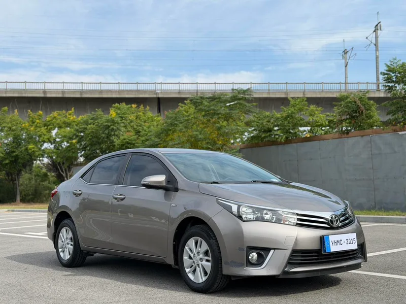 Toyota Corolla 2017 1.6L CVT GL extérieur photo 3 Toyota Corolla 2017 1.6L CVT GL extérieur photo 3
