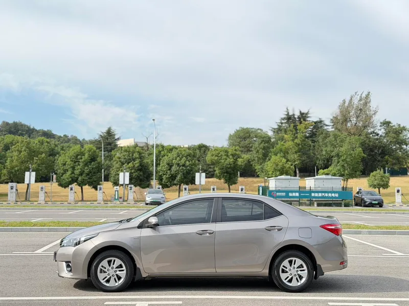 Toyota Corolla 2017 1.6L CVT GL extérieur photo 4 Toyota Corolla 2017 1.6L CVT GL extérieur photo 4
