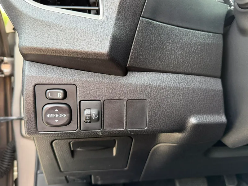 Toyota Corolla 2017 1.6L CVT GL extérieur photo 9 Toyota Corolla 2017 1.6L CVT GL extérieur photo 9