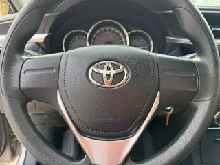 Toyota Corolla 2017 1.6L CVT GL intérieur photo 11 Toyota Corolla 2017 1.6L CVT GL intérieur photo 11