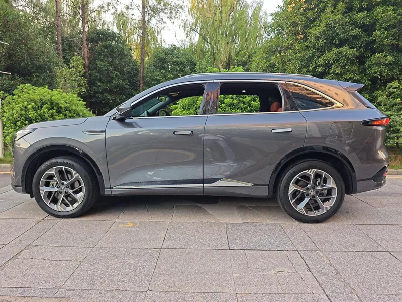 Changan CS75 PLUS 2025 Fourth generation 1.5T New Blue Whale Wisdom Flagship interior photo 13 Changan CS75 PLUS 2025 Fourth generation 1.5T New Blue Whale Wisdom Flagship interior photo 13