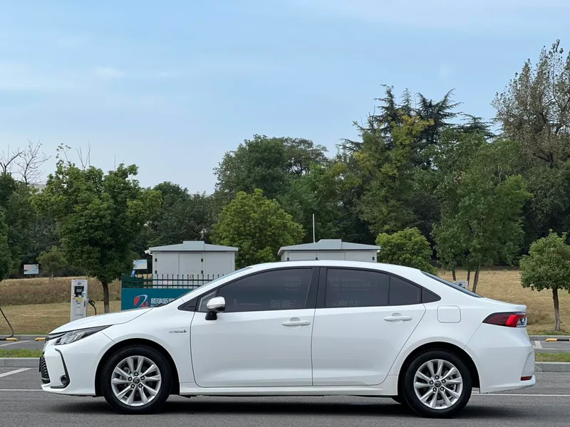 Toyota Corolla 2023 Intelligent electric hybrid double engine 1.8L E-CVT Elite Edition exterior photo 4