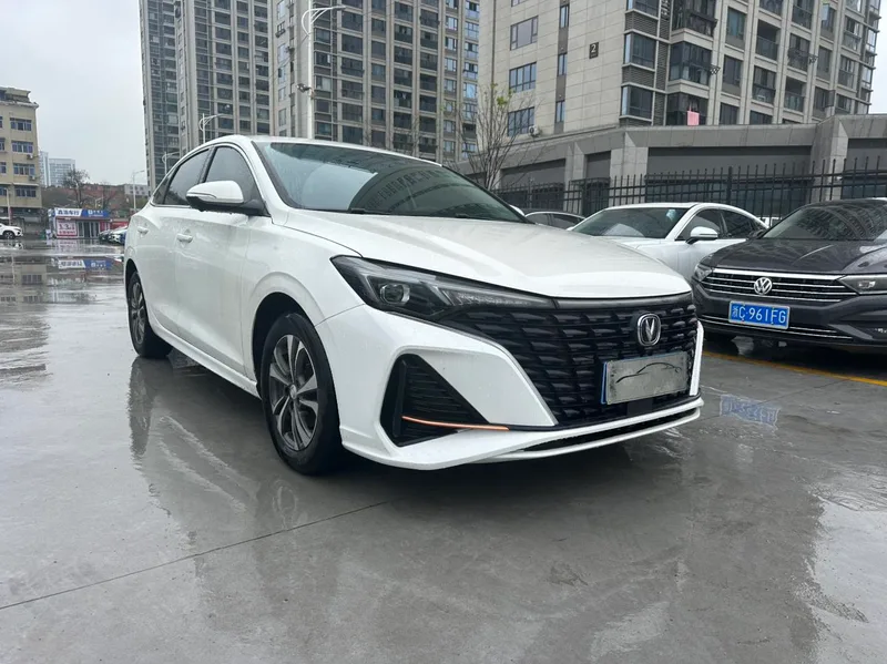 Changan Eado 2023 PLUS Enjoyment Edition Blue whale NE 1.4T GDI DCT Premium Trim exterior photo 3 Changan Eado 2023 PLUS Enjoyment Edition Blue whale NE 1.4T GDI DCT Premium Trim exterior photo 3