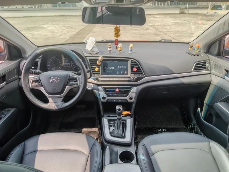 Hyundai Elantra Lingdong 2016 1.6L Auto Zhixuan Elite-type interior photo 11 Hyundai Elantra Lingdong 2016 1.6L Auto Zhixuan Elite-type interior photo 11