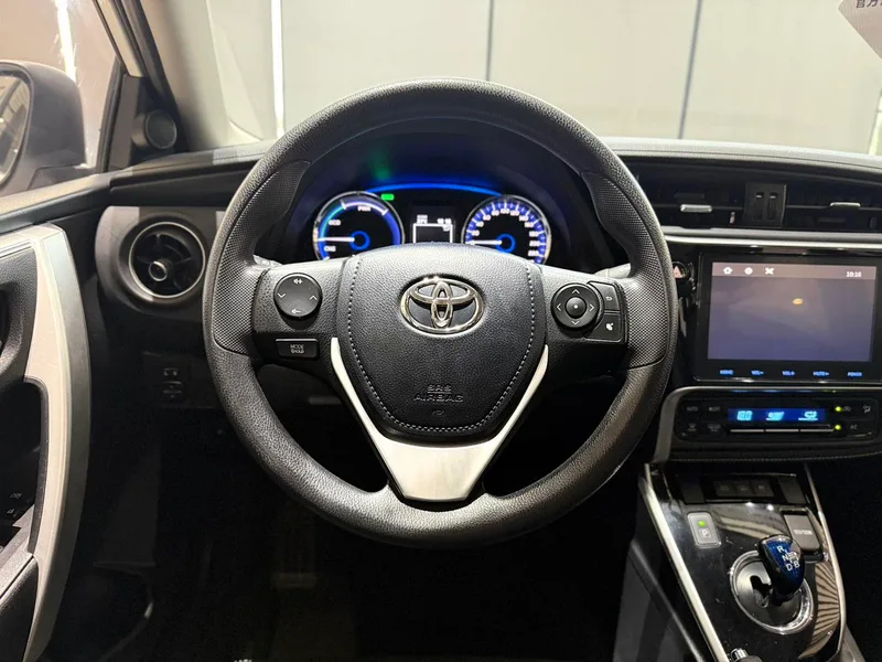 Toyota Corolla Plug-in Hybrid 2020 1.8L Comfort Edition interior photo 6 Toyota Corolla Plug-in Hybrid 2020 1.8L Comfort Edition interior photo 6