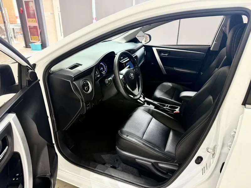 Toyota Corolla Plug-in Hybrid 2020 1.8L Comfort Edition interior photo 8 Toyota Corolla Plug-in Hybrid 2020 1.8L Comfort Edition interior photo 8