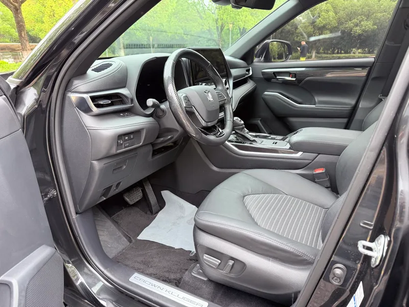 Toyota Crown Kluger 2021 2.5L HEV Version distinguée à quatre roues motrices extérieur photo 9 Toyota Crown Kluger 2021 2.5L HEV Version distinguée à quatre roues motrices extérieur photo 9