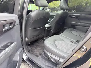 Toyota Crown Kluger 2021 2.5L HEV Version distinguée à quatre roues motrices intérieur photo 10 Toyota Crown Kluger 2021 2.5L HEV Version distinguée à quatre roues motrices intérieur photo 10