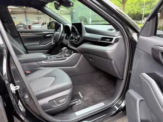 Toyota Crown Kluger 2021 2.5L HEV Version distinguée à quatre roues motrices intérieur photo 11 Toyota Crown Kluger 2021 2.5L HEV Version distinguée à quatre roues motrices intérieur photo 11