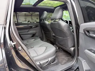 Toyota Crown Kluger 2021 2.5L HEV Version distinguée à quatre roues motrices intérieur photo 12 Toyota Crown Kluger 2021 2.5L HEV Version distinguée à quatre roues motrices intérieur photo 12