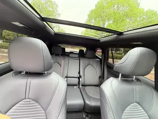 Toyota Crown Kluger 2021 2.5L HEV Version distinguée à quatre roues motrices intérieur photo 13 Toyota Crown Kluger 2021 2.5L HEV Version distinguée à quatre roues motrices intérieur photo 13